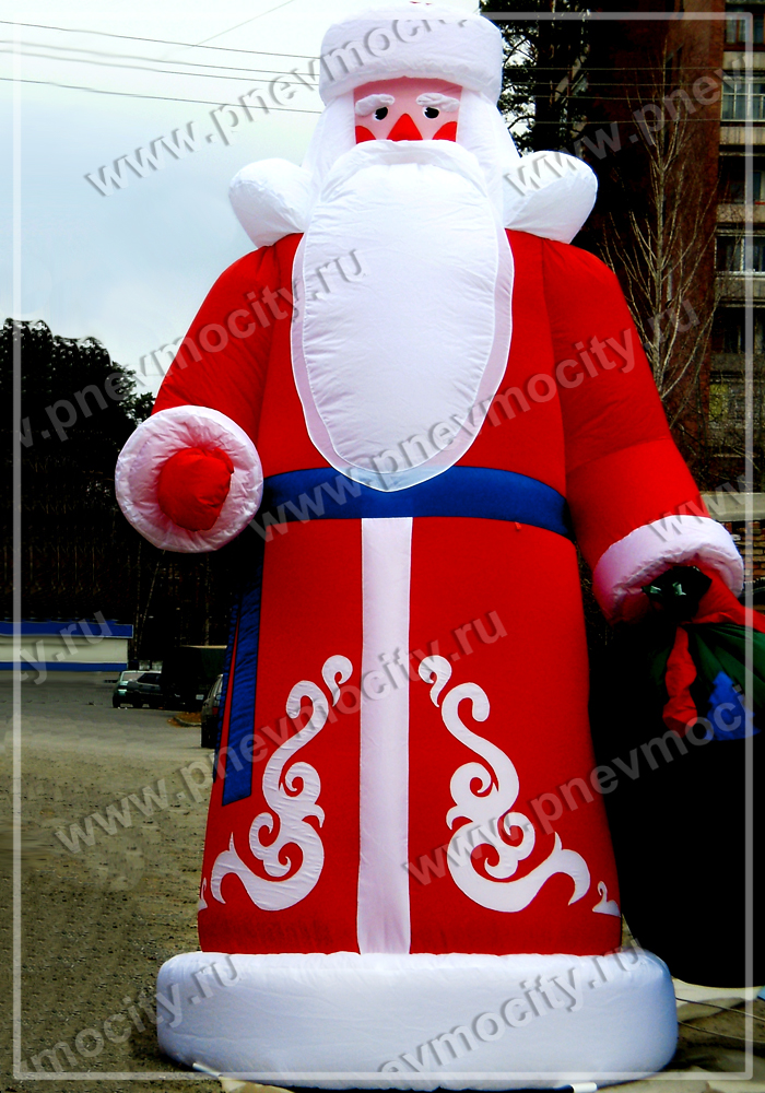 Веселая фигура надувного Деда Мороза, готового радовать детей и взрослых